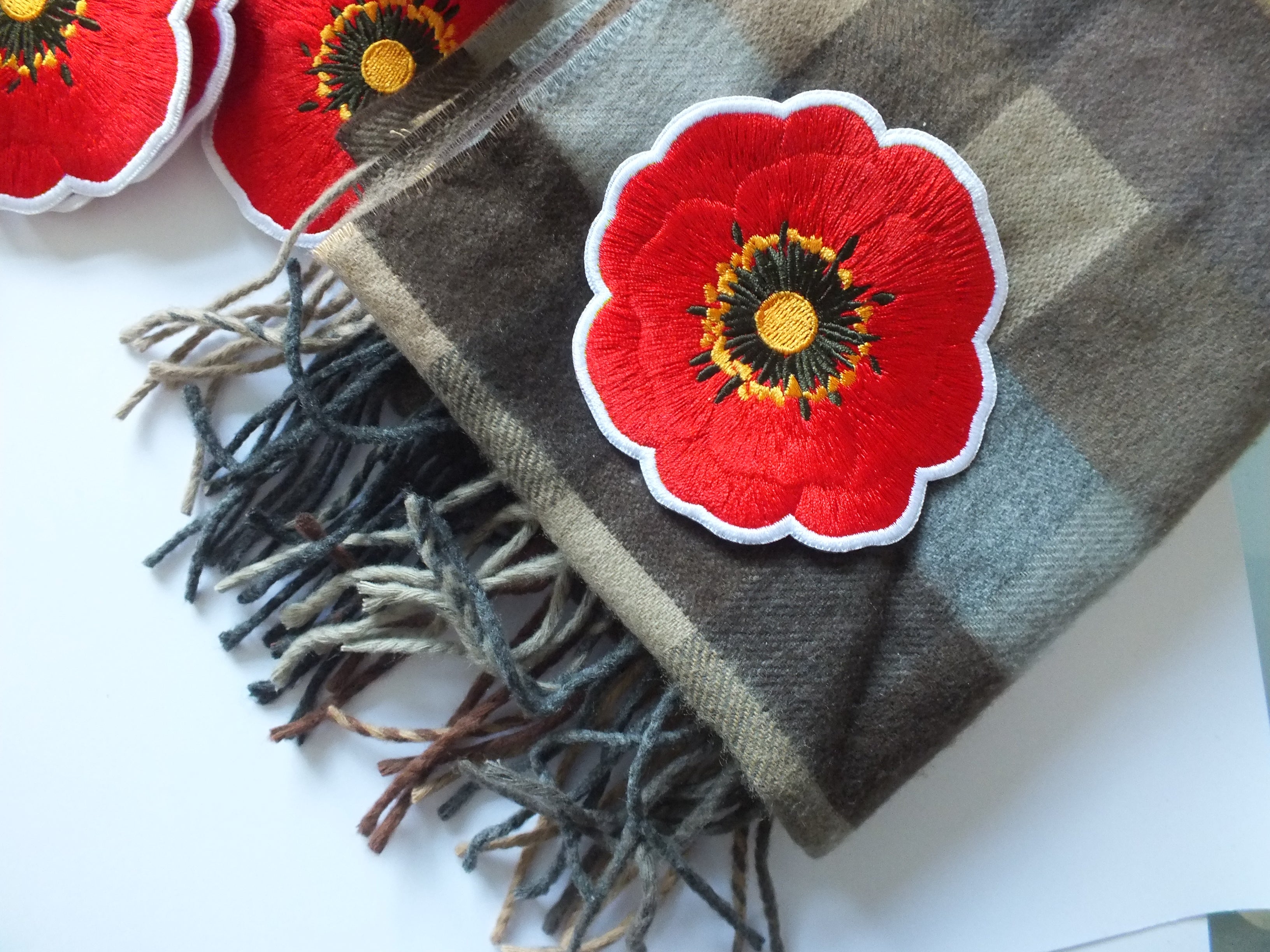 Poppy Flower Patch Embroidered Remembrance Badge Iron On Hook and Loop Poppy Flower Iron On Patch Removable Poppy Flower Patch