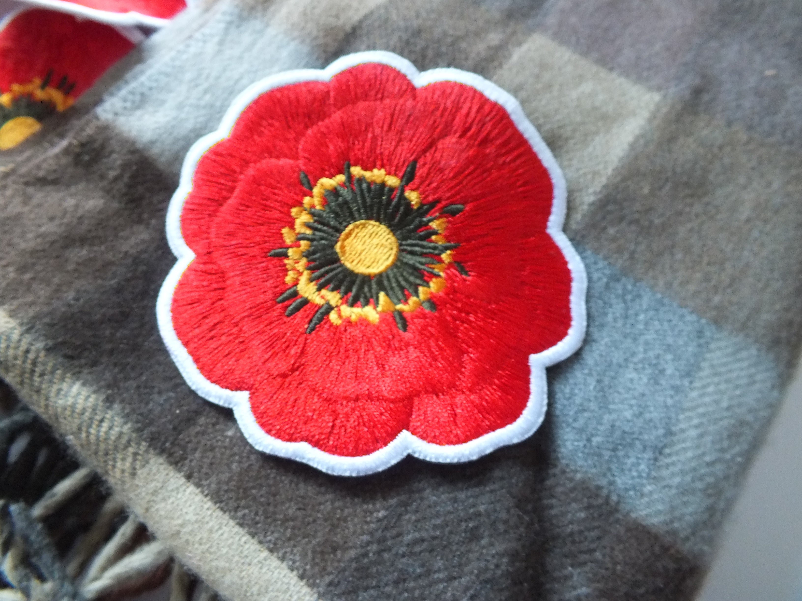 Poppy Flower Patch Embroidered Remembrance Badge Iron On Hook and Loop Poppy Flower Iron On Patch Removable Poppy Flower Patch