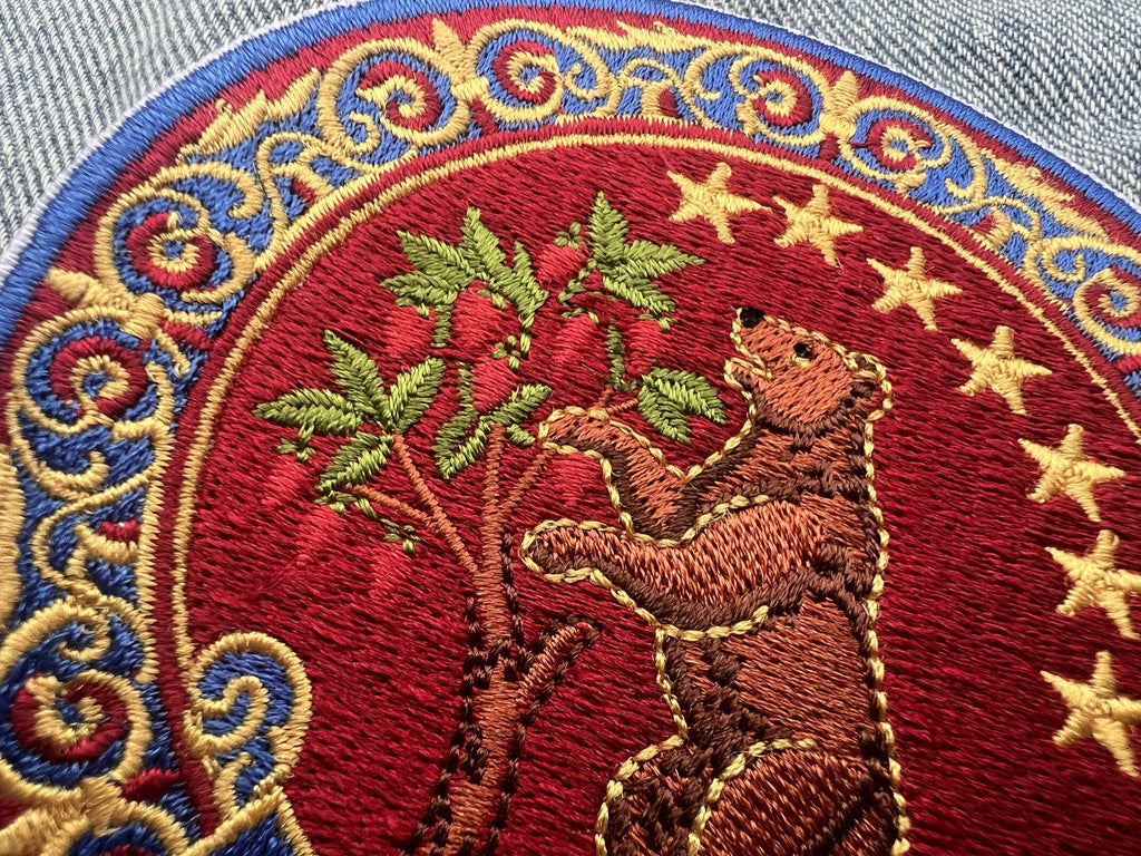 Madrid Bear Patch Embroidered Strawberry Tree Badge Hook and Loop Spanish Travel Accessory Gift Traveler Sew On Denim Travel Jacket Patch